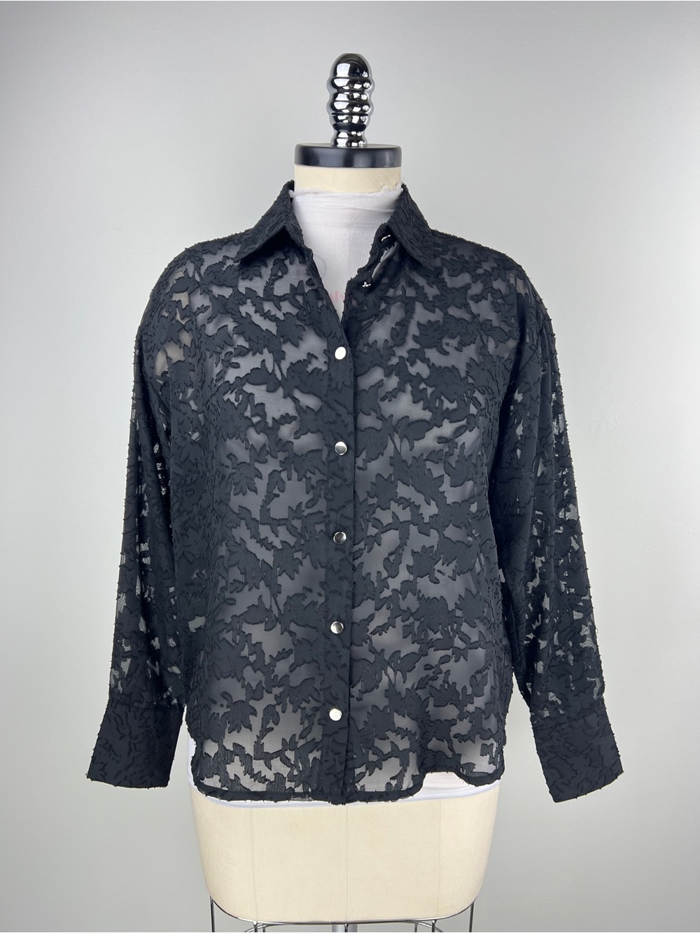 💚 3886. Black Sheer Floral Button-Up Shirt